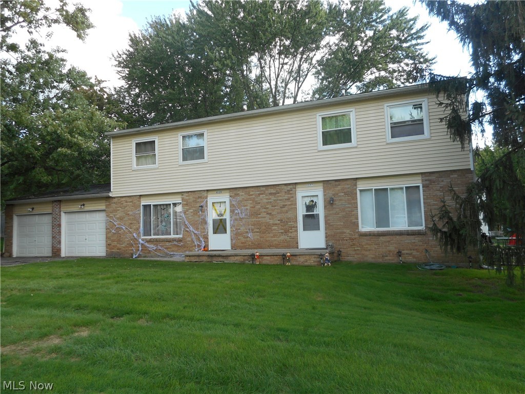 #4129 (left side) - $750 monthly; #4125 (right side) - $850 monthly.
Very nice investment property. All rooms are very spacious and have plenty of closet space. Each side has a nice eat-in kitchen with separate dining area with half bath and laundry on 1st floor. Both units have a 1 car garage with door opener. Unit #4125 offers patio off the eating/dining area.
Both units have newer storm doors, AC and siding (2 years young). Roof 10 years old; Owner pays for grass mowing