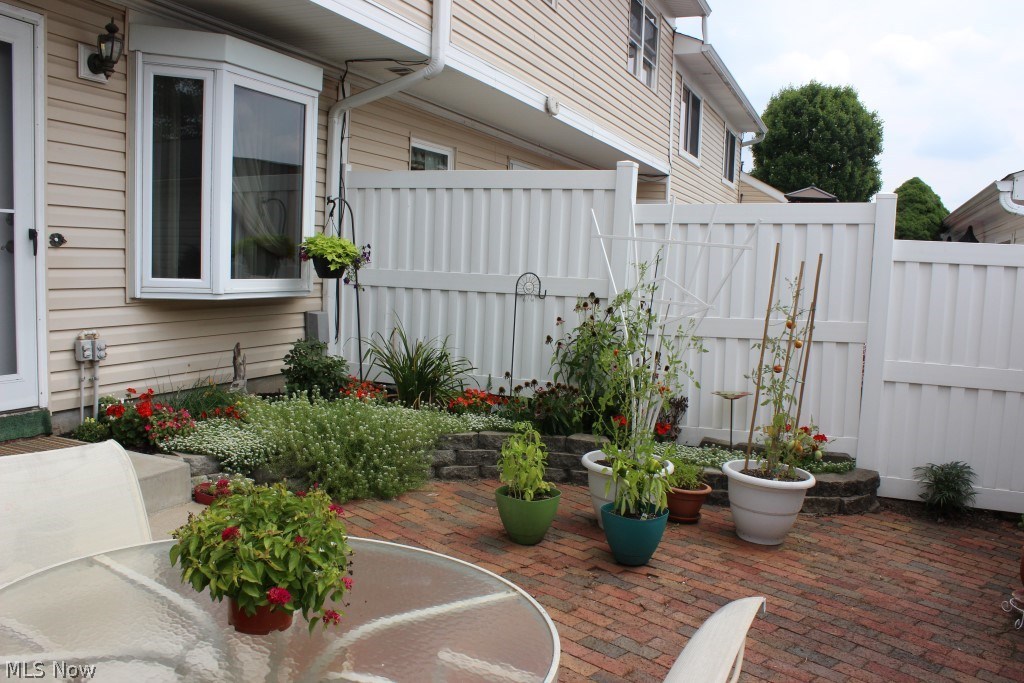 Country Club Twnhs North Condo - Residential