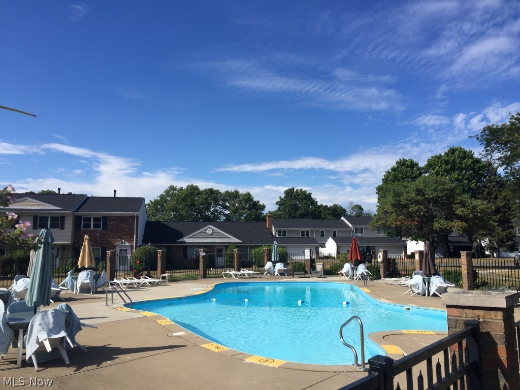 Country Club Twnhs North Condo - Residential