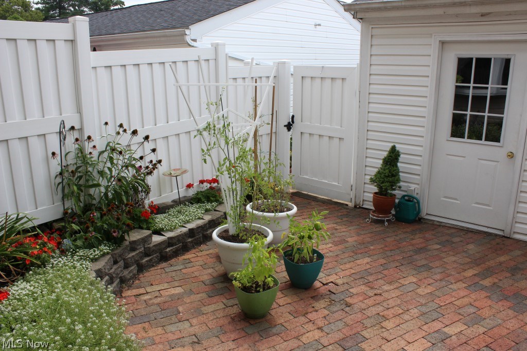 Country Club Twnhs North Condo - Residential