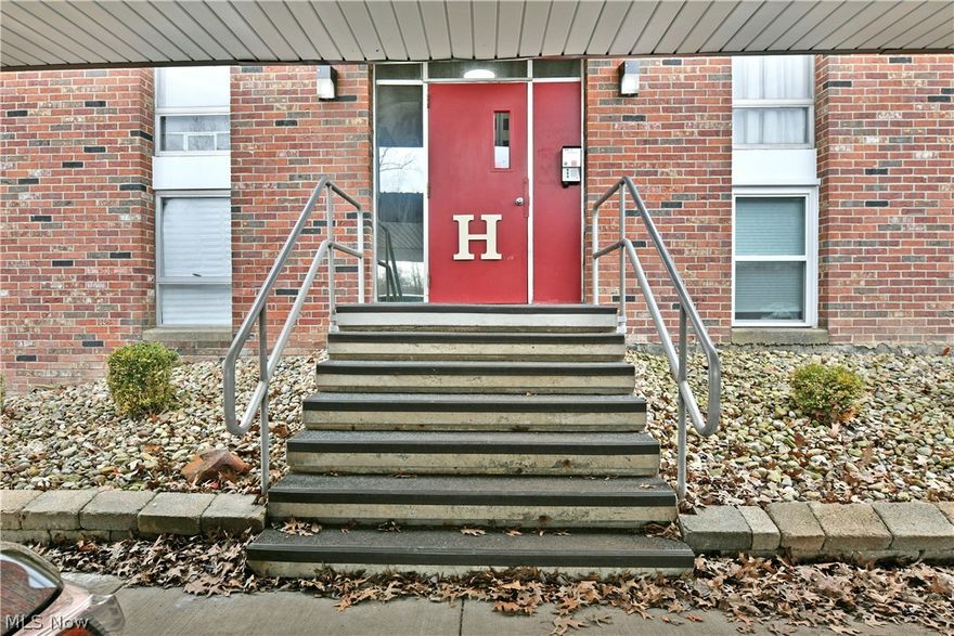 3040 N River Rd Unit H 20 

Find your perfect blend of efficiency and style as you take advantage of this hot-to-market Howland condo! Enjoy the views of second story living with this spacious, single bedroom unit, located just minutes from desirable shopping and dining districts along with easy highway access for those looking to commute. The central hub location finds included covered parking that adds to the appeal. Summer activities include both a community pool, basketball, and tennis courts. Offering secure main entrance access, step inside and up the short flight of stairs to gain quick and easy daily entry. The advantageous corner unit delights with great balcony views, perfect for relaxing or outdoor grilling. Inside, a spacious central layout provides carpeted flooring that deviates from the hardwood style floor-lined kitchen. Here, casual dining is available at the extended countertop if desired. Stainless appliances add a splash of brightwork to the polished stone surfacing. Down the main hall, closet storage and hidden utilities join the graciously sized bedroom and its large closets with barn style doors. End the day with a hot shower in the tastefully updated full bath that completes the package.The monthly HOA fee is due on the 1st of each month. 
This includes all common area expenses and upkeep, Enhanced Cale TV via Spectrum,  Gas Heat, Trash, Water, Sewage, Private Storage locker. Each building has laundry services on site. Common area has pool and picnic area.
Optional Access to high-speed internet via Spectrum is available for $35.00  monthly billed through the HOA.
Unit owners own: the inside of the unit ( center of studs to center of same) and all appliances and HVAC, windows, doors, and terrace. 

Units cannot be rented or sub-leased.