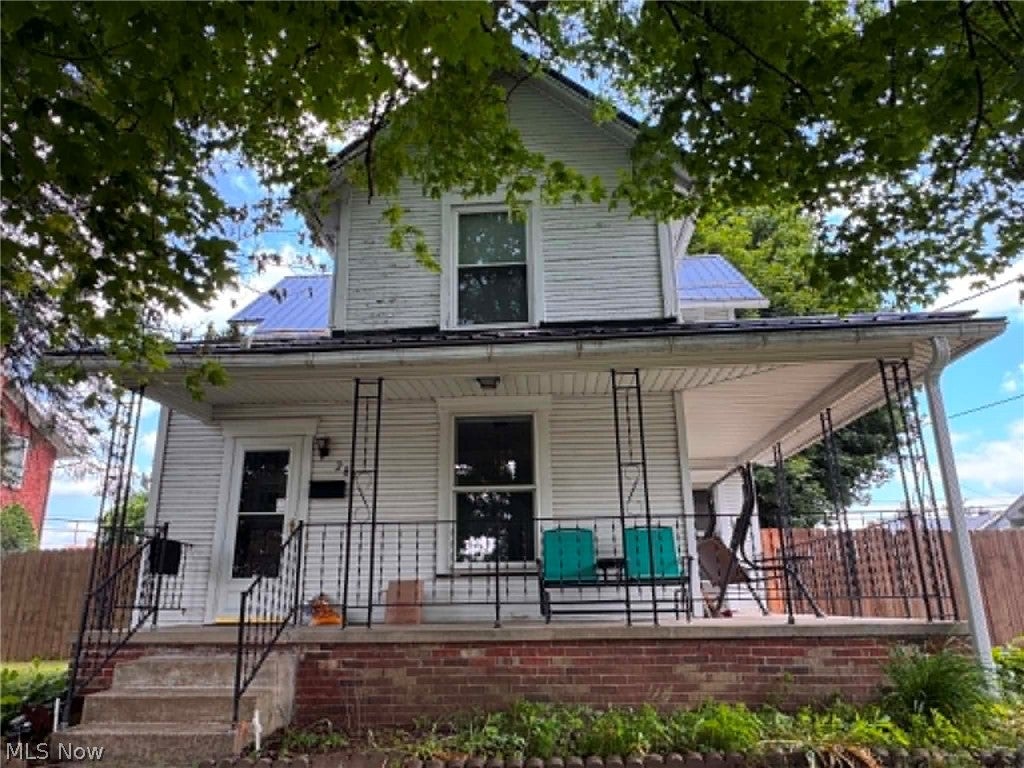 Photo of 284 2nd Street SW, Carrollton, OH 44615 (MLS # 5221721)