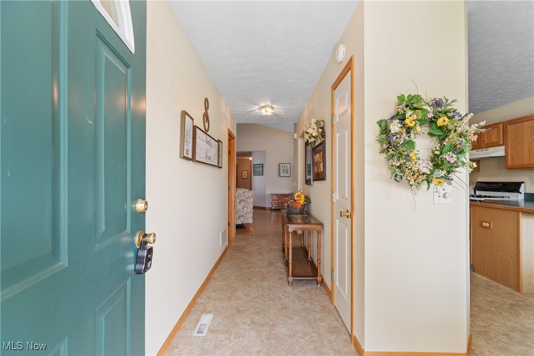 5303 Chaucer Drive, Medina, Ohio image 4