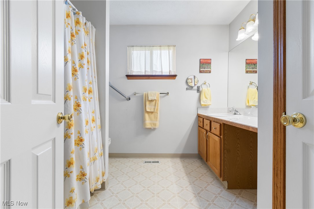 5303 Chaucer Drive, Medina, Ohio image 20