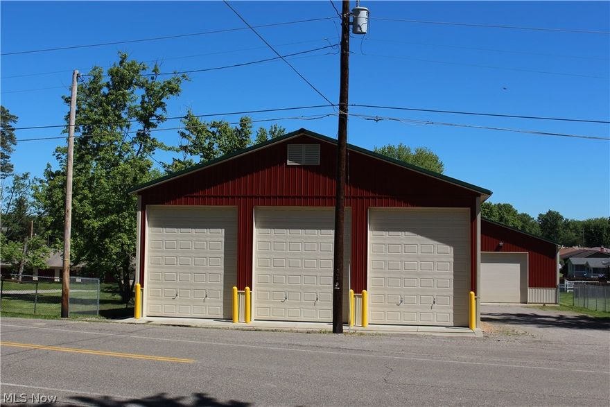 Many possibilities! Storage Units with potential income of $2330/month! (5) 12 x 24's, 40 x 42' building, 60'x 60'Building-can be subdivided, plumbing for bathroom on each side, set up for 200 amp electric on each side, insulated (2) 7' x 7'. Great place for a business, detail shop, mechanic's garage, the possibilities are endless! Put your business here and let storage rent make your payment!!