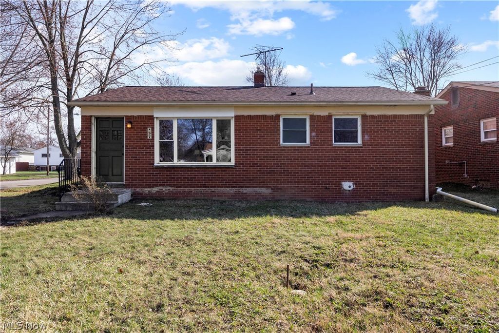 Photo of 897 Livermore Lane, Elyria, OH 44035 (MLS # 5188308)