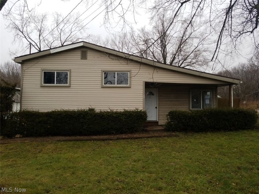 SPLIT LEVLEL ALUMINUM/VINYL 1 STORY WITH 1076 SQ FT GROUND FLOOR LIVING AREA AND 1611 TOTAL SQ FT LIVING AREA, BUILT ABOUT 1958. IT HAS 5 TOTAL ROOMS WITH 3 BEDROOMS, 1 FULL BATHROOM, FULL BASEMENT, HEATING IS CENTRAL Property sold AS IS. Equal housing opportunity. FHA insurable w/escrow per HUD Appraisal.