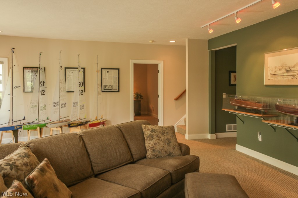 Lakes/Franklin Mills Condo - Residential