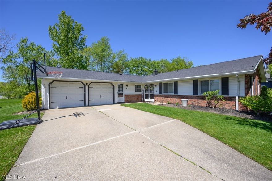 This 3 bedroom, 2 full bathroom ranch located in the desirable neighborhood of Four Seasons of Aurora is a must-see, with a beautifully updated kitchen, open floor plan, updated bathrooms, wood-burning fireplace, and so much natural light!  The backyard is an entertainer's dream.  The neighborhood also has a lake for swimming or fishing with beach, bocce ball courts, basketball courts, walking paths and so much more!