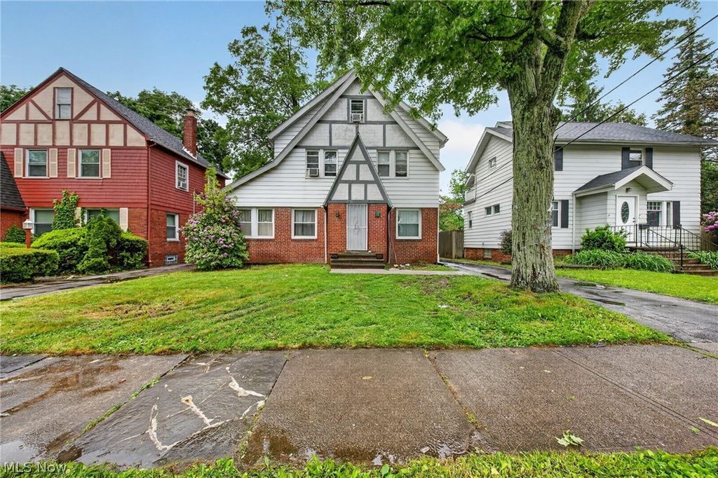 Photo of 3954 Bluestone Road, Cleveland Heights, OH 44121 (MLS # 5210935)