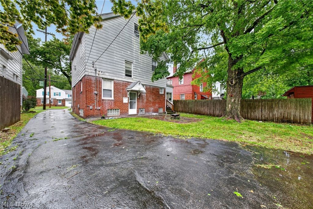 Photo of 3954 Bluestone Road, Cleveland Heights, OH 44121 (MLS # 5210935)