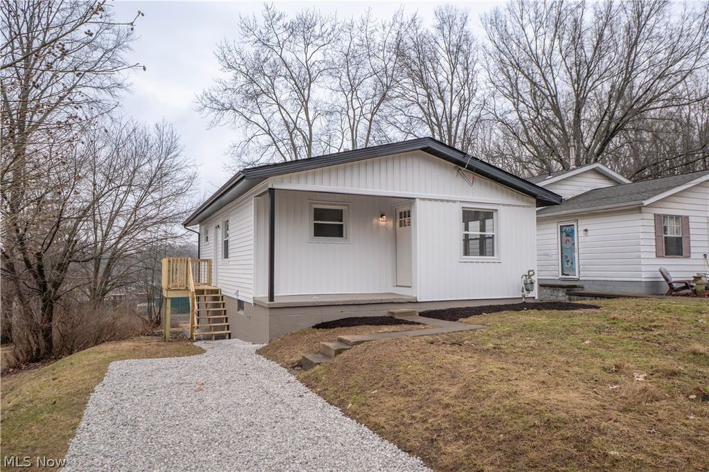 Photo of 275 20th Street SE, Massillon, OH 44646 (MLS # 5196741)