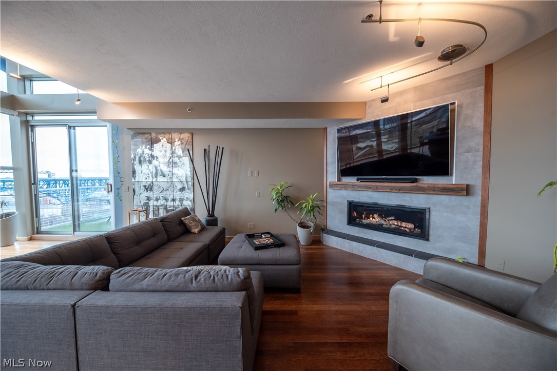 Stonebridge Plaza Condo - Residential