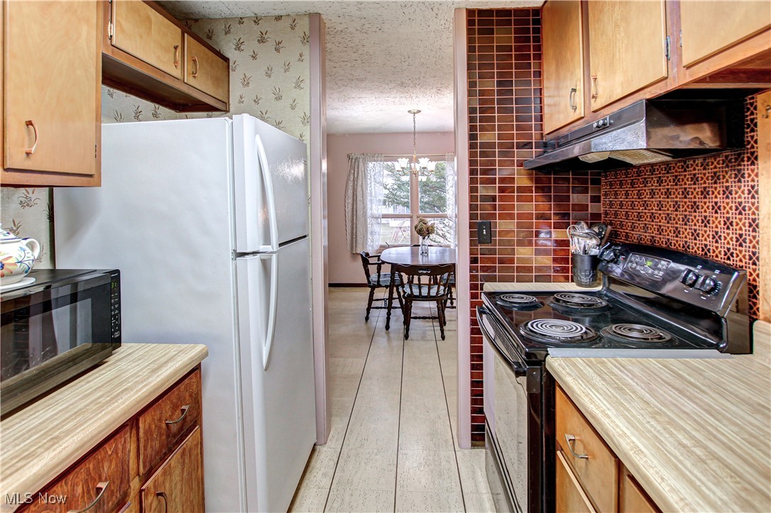 444 Woodlawn Circle, Berea, Ohio image 11