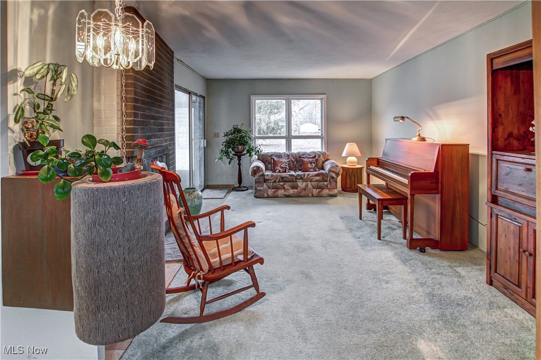 444 Woodlawn Circle, Berea, Ohio image 4