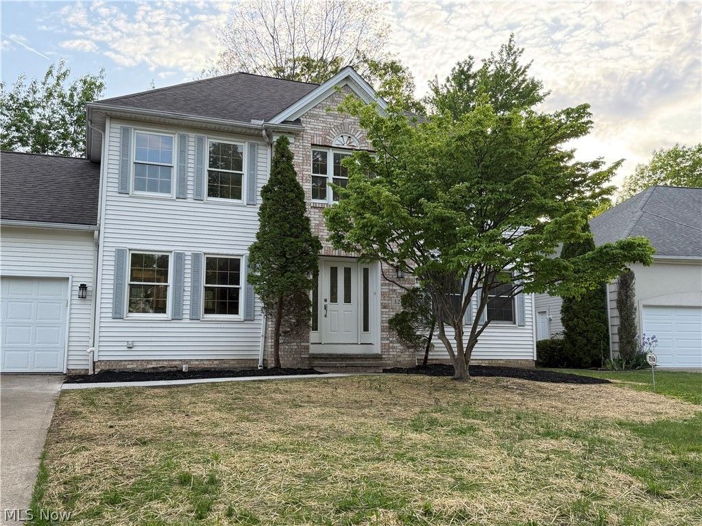 Photo of 326 Bridgeport Trail, Richmond Heights, OH 44143 (MLS # 5212130)
