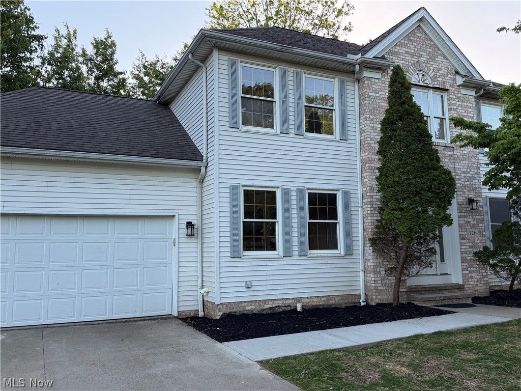 Photo of 326 Bridgeport Trail, Richmond Heights, OH 44143 (MLS # 5212130)