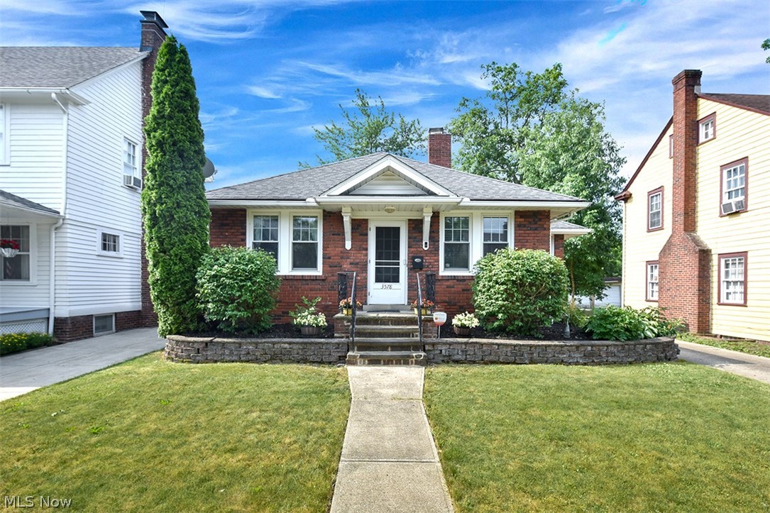 Welcome to this adorable Craftsman Style home. Rare one floor living in a fabulous walkable neighborhood! The cozy living room features a gas fireplace and flows into the dining room flooded with natural light. Modern kitchen with stainless steel appliances and an island with seating for two. All appliances stay! Tons of cabinetry and counter space. The main floor laundry comes equipped with storage and hides away behind double doors. Huge Primary Suite with private 4-piece bathroom featuring a skylight and a walk-in closet. Two additional bedrooms share a charming second full bath. The full basement is partially finished with handsome wood flooring and paneling. Tons of storage in the wall of wooden cabinets. Concrete drive, tidy landscaping, abundant partially fenced in yard and 2 car garage. Point of Sale compliant!! All you need to do is move in! Close to all things Heights! Libraries, shops, restaurants, Walter Stinson Park, and Downtown!