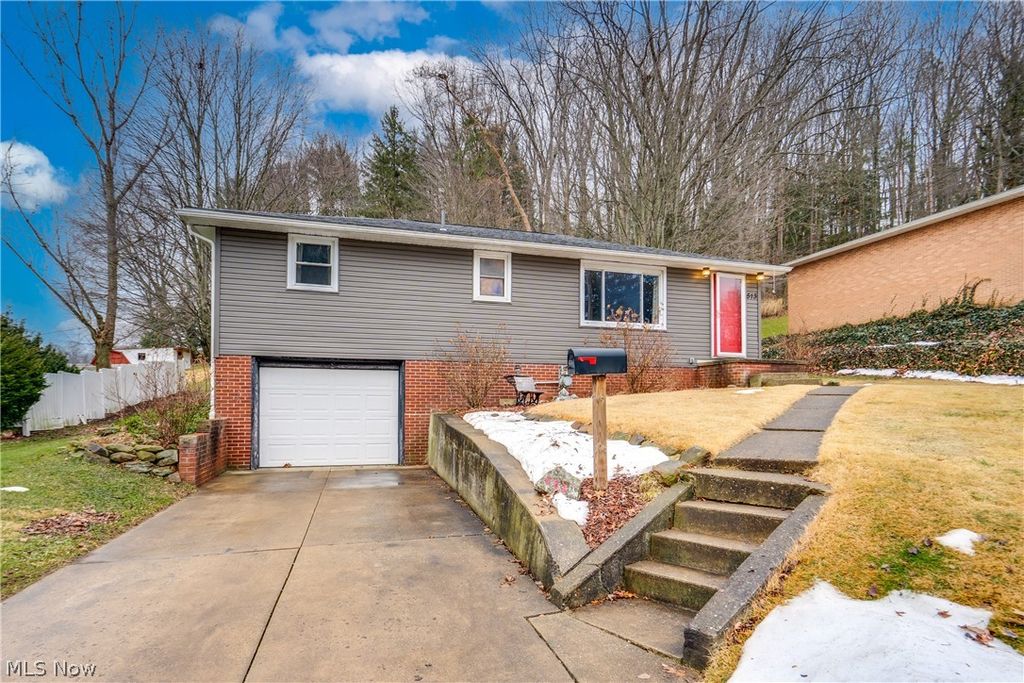 Photo of 513 Queen Street, Minerva, OH 44657 (MLS # 5203652)