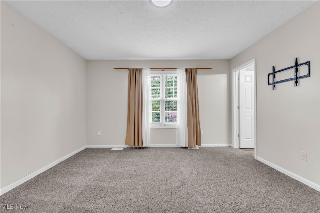 25861 Kennedy Ridge Road, North Olmsted, Ohio image 23
