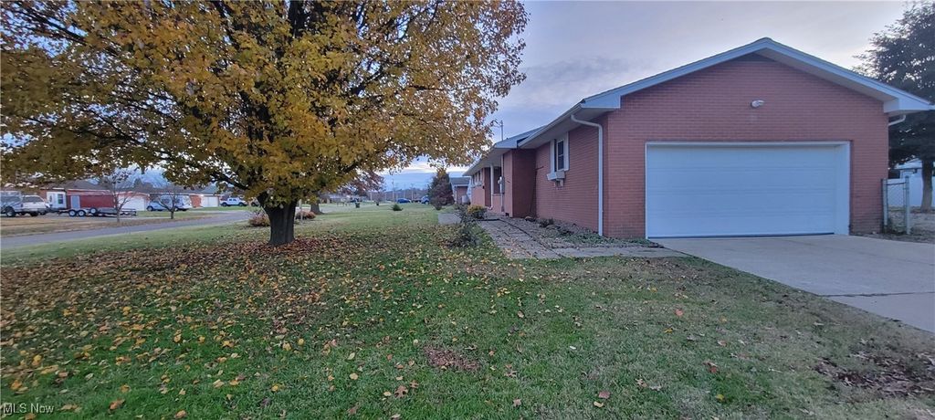Photo of 821 Boulevard Drive, Belpre, OH 45714 (MLS # 5173774)