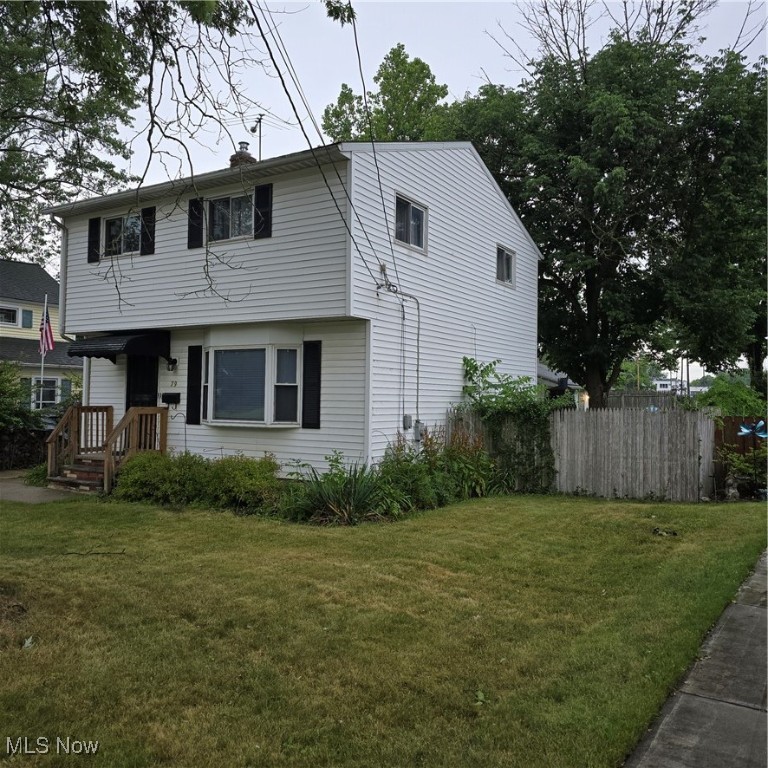 Main image without alt text