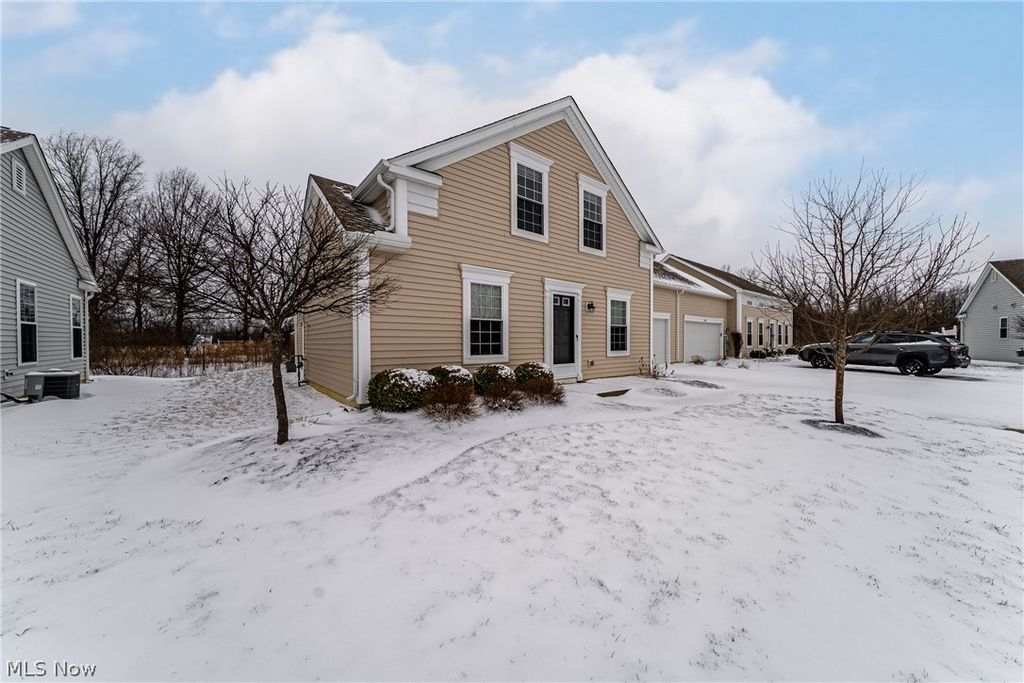 Photo of 8708 Wakefield Run, North Ridgeville, OH 44039 (MLS # 5188994)