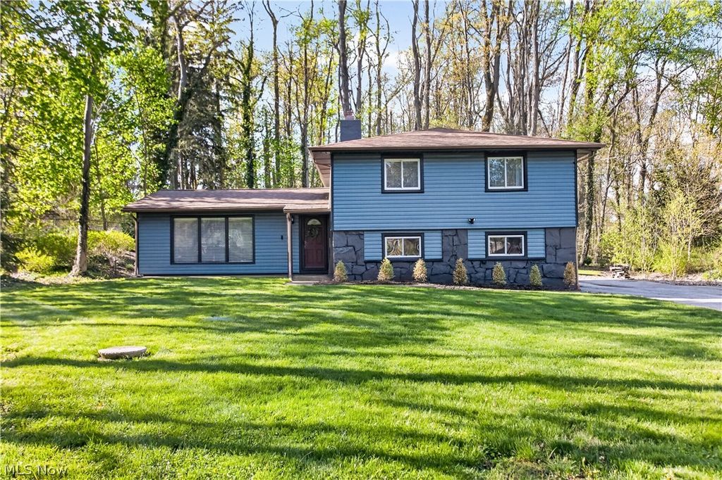 Photo of 26 Sandy Hill Road, Sagamore Hills, OH 44067 (MLS # 5203202)