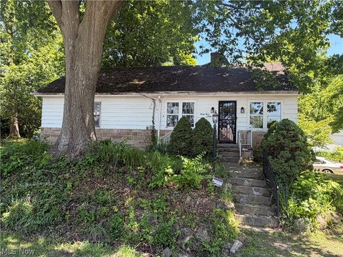 Homes For Sale - 3365 Waterside Drive<br/> Akron, OH 44319