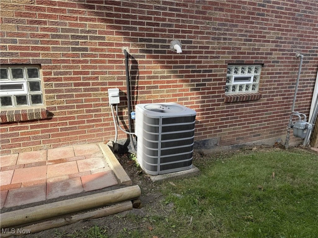 Photo of 472 Dresden Avenue, Steubenville, OH 43952 (MLS # 5167898)