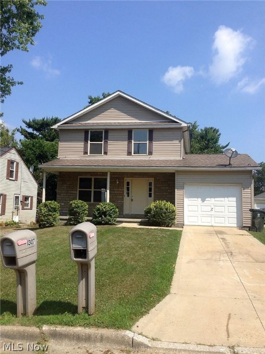 Lovely 3 Bedroom Home Available For Rent in Barberton. Spacious living room and hardwood floor dining room. Eat in Kitchen Located Next to Dining Room. Includes Central Air and Washer and Dryer Hookups also located on the first floor. Features a beautiful back deck and large backyard for your outdoor enjoyment. This property also has a large, spacious, water-proofed basement for all your extra storage needs. Don't miss out on this great rental home!
PLEASE SEE ATTACHED SUPPLEMENT REPORT FOR FULL DISCLOSURE OF THIS PROPERTY.