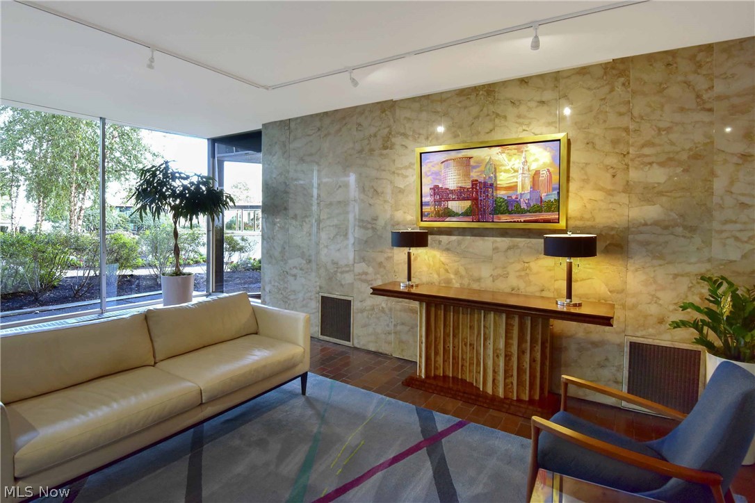 Winton Place Condo - Residential Lease