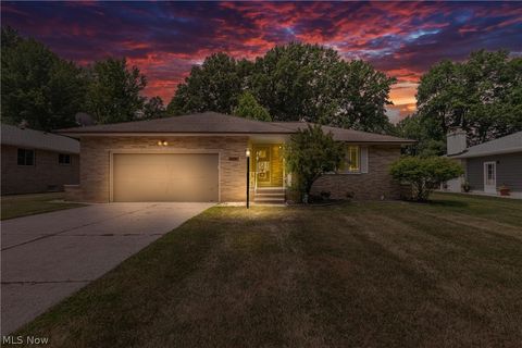 Single Family Residence in Seven Hills OH 6210 St Joseph Drive.jpg