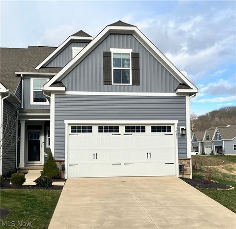 Townhouse For Sale - 1631 Springer Court<br/> Summit County, Akron, OH 44313