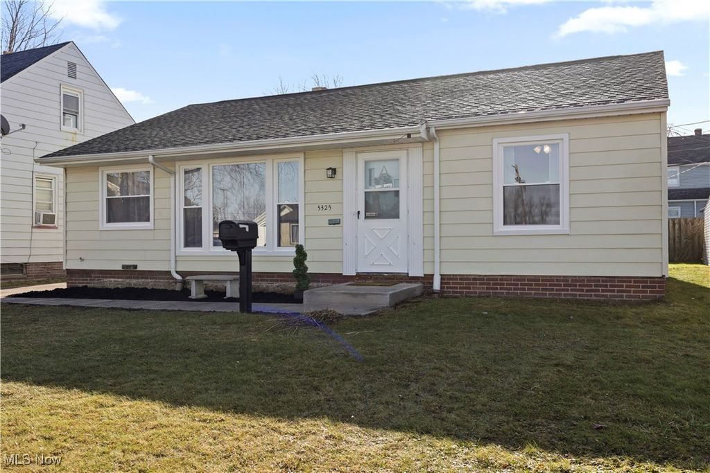 Photo of 3325 Commonwealth Drive, Parma, OH 44134 (MLS # 5180321)