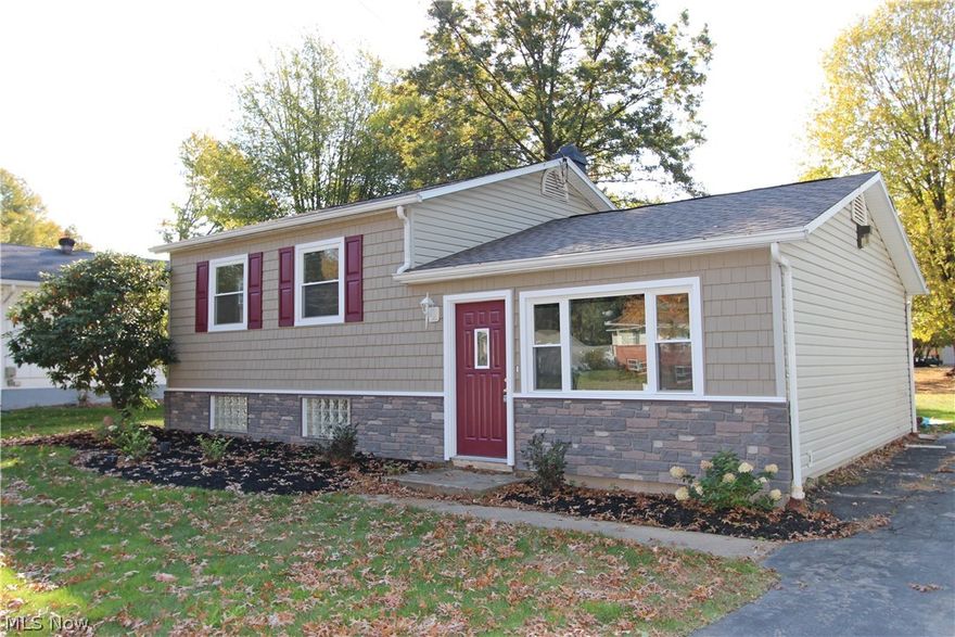 Can you say curb appeal?! You can see the updates and quality of this home from the street. FULLY REMODELED OPEN CONCEPT from the roof to the landscaping and everything in between. Updated, stylish, modern concepts are finishes are apparent. The main floor has new hardwood flooring & is open to the kitchen boasting beautifully stained concrete countertops including an island, brand new stainless steel appliances, & white shaker style cabinetry. The downstairs area is perfect for the kids to play or to create an open living area. The main bath is just off the master bedroom and has also been updated using stone tile & modern mosaic accents. Enjoy years of maintenance free living in Howland's newest show piece property.

Here is the list of updates: New Roof, New Windows, New Electrical Wiring & Panel, New Upgraded Decorative Siding, New Kitchen Cabinets, New Concrete Countertops, New Island, New Kitchen Sink, New Plumbing Fixtures, New Appliances, New Stone Tile, New Electrical Fixtur
