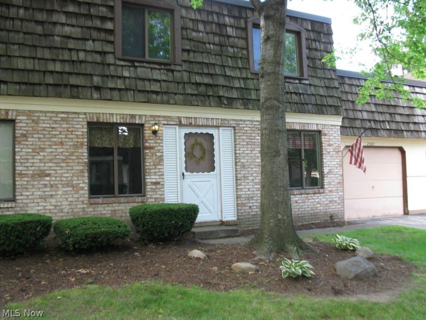 Fresh and clean 2 bedroom townhouse with attached garage and in suite washer and dryer. All appliances stay !  First floor has new carpet. Move in condition !!  Basic cable also included in maint. fee