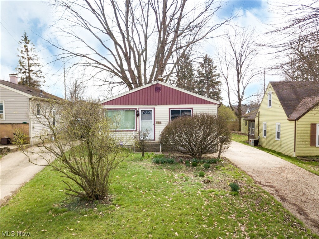 Welcome to this charming ranch house nestled in the coveted Brownlee Woods neighborhood of Youngstown, Ohio. Enjoy the serene ambiance of this location, as this home is situated at the end of a peaceful street, ensuring a tranquil living experience. Inside, you'll find newly stained hardwood floors that add a touch of warmth and elegance to the living spaces. This lovely home features three bedrooms, a well-appointed bathroom, an inviting eat-in kitchen, and a full basement, providing ample space for your family's needs.
Step out onto the back porch and savor moments of relaxation in your private outdoor oasis. Don't miss this opportunity to own a delightful ranch-style home in the Brownlee Woods community.