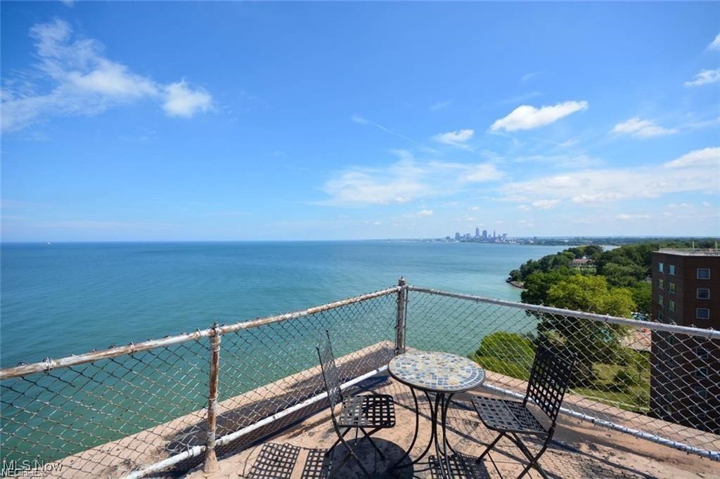 Lake House Condo - Residential