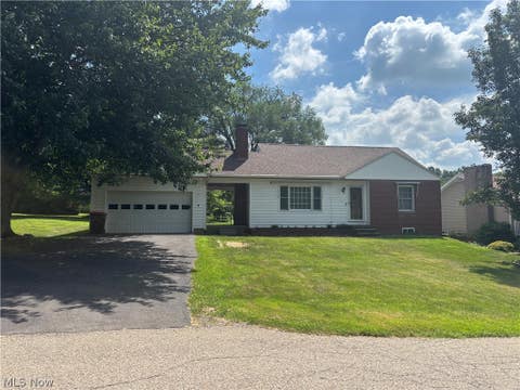 Homes For Sale - 3110 Lookout Drive<br/> Zanesville, OH 43701