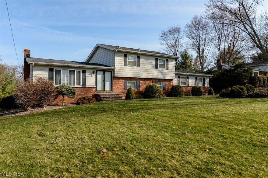 Welcome Home to 603 McNeil Drive in Northfield! This home has been lovingly cared for and includes a newer roof. Under the carpet in the bedrooms, hallway, large front family room and dining room you will find gorgeous hardwood floors! Light and bright, this home has 3 bedrooms plus a home office. 2 Family Rooms! Huge backyard perfect for entertaining, gardening, or play. You'll love the curb appeal of this home! The location is ideal for access to shopping and highways. Don't miss the opportunity to make this home yours! Call today for your private showing.