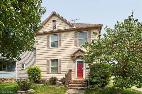 Homes For Sale - 221 7th Street<br/> Barberton, OH 44203