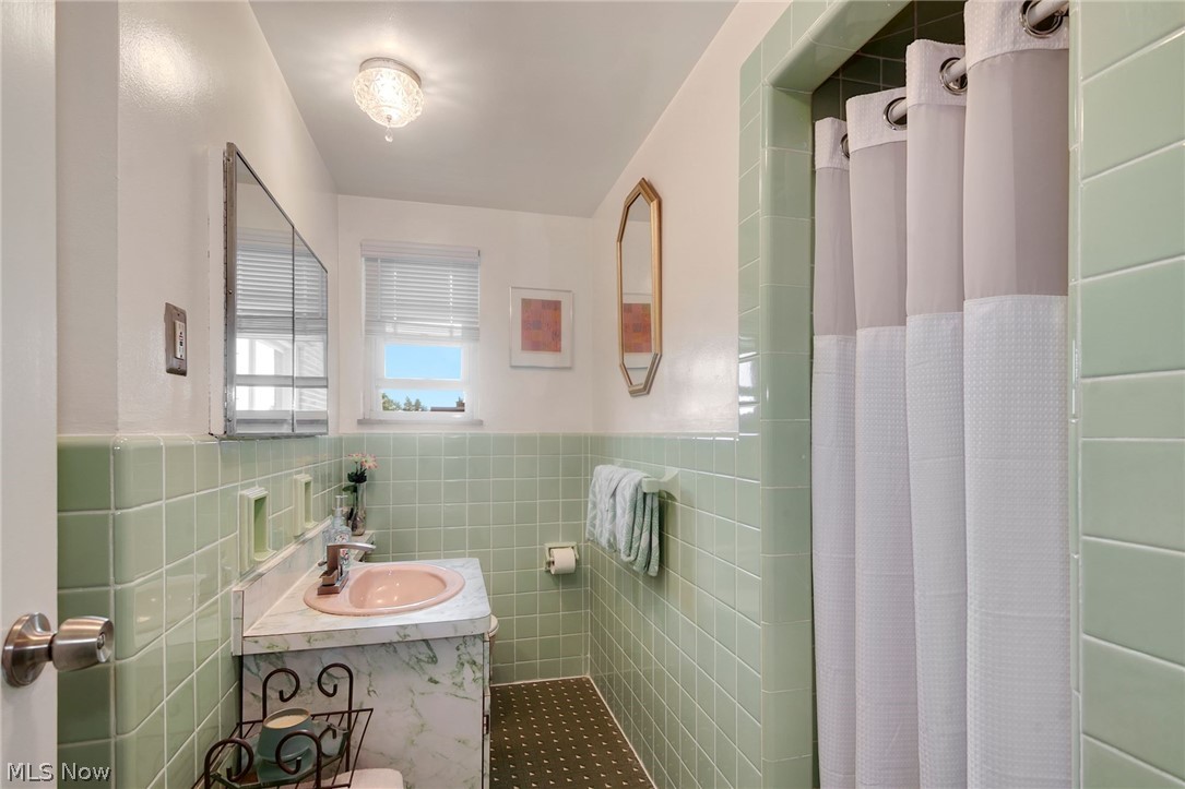 Shaker Towers - Residential