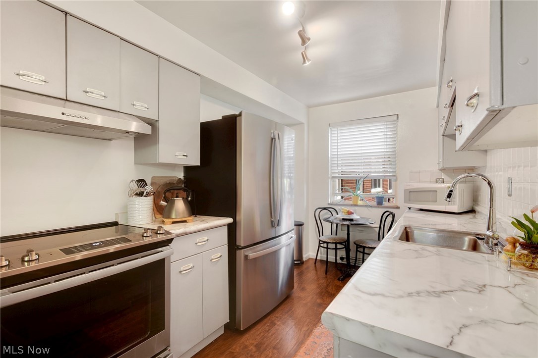 Shaker Towers - Residential