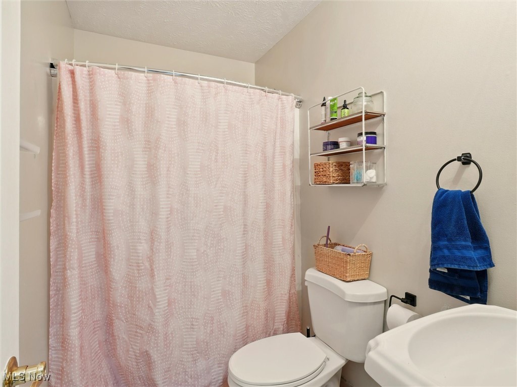 2068 Chimney Ridge Drive, Madison, Ohio image 24