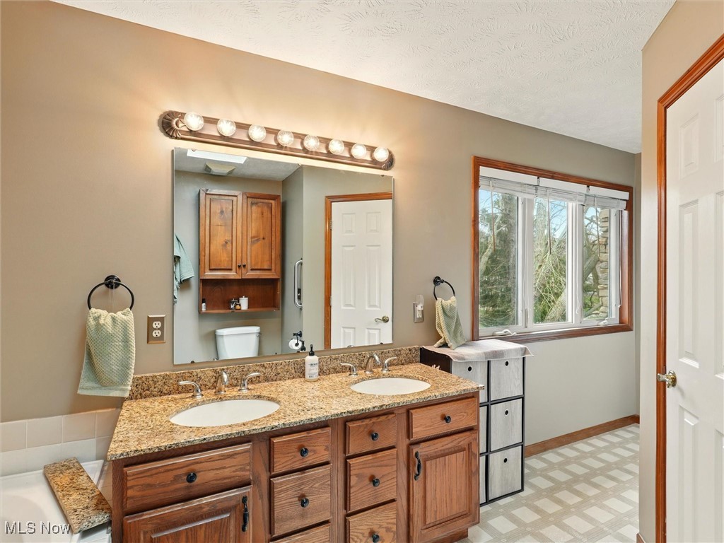 2068 Chimney Ridge Drive, Madison, Ohio image 21