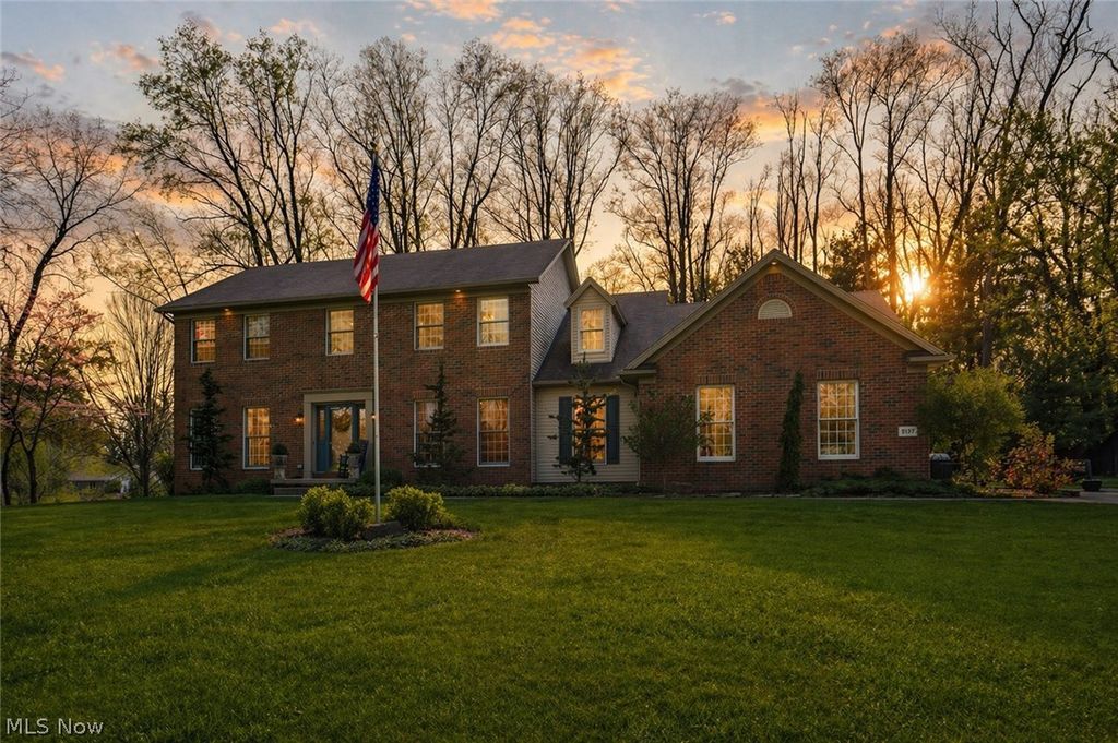 Photo of 5137 Plain Center Avenue NE, Canton, OH 44714 (MLS # 5206391)