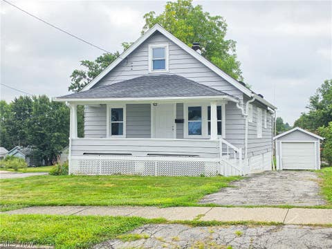 Homes For Sale - 875 Cameron Avenue<br/> Youngstown, OH 44502