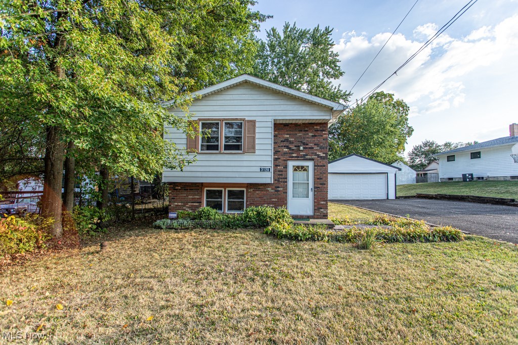 This well-maintained 3-bedroom, 1.5-bath home offers comfort, convenience, and plenty of updates to enjoy. Sitting on a double lot, it provides extra outdoor space, and the oversized driveway makes parking easy for family and guests.
Inside, the main level features one bedroom and a full bath, while the lower level offers two additional bedrooms and a half bath—a great setup for flexible living arrangements, guests, or a home office.
An added bonus—this home is equipped with oil heat, and the tank has already been filled, giving the new owner the benefit of free heat for the entire upcoming winter season.
Located in a quiet neighborhood within the desirable Howland School District, and just minutes from shopping, dining, and schools, this home blends practicality with opportunity.
Don’t miss your chance to make this Howland gem yours!