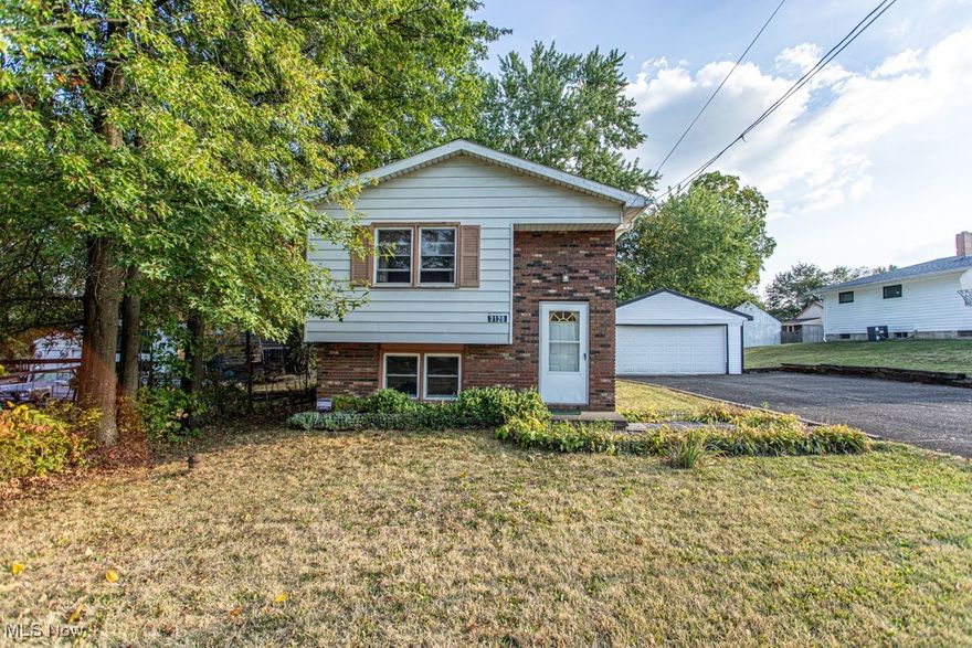 This well-maintained 3-bedroom, 1.5-bath home offers a thoughtful blend of updates and comfort. Recent improvements include energy-efficient windows, ceiling fans with light fixtures in every room, an updated kitchen countertop, and a newer roof. The open floor plan creates an inviting flow, making daily living and entertaining both easy and enjoyable.

Situated on a spacious double lot in a quiet neighborhood located in Howland Schools, the property provides room to spread out while still feeling private. The oversized driveway allows for ample parking, adding convenience for family and guests alike. Located close to shopping and everyday amenities, this home combines comfort with practicality.